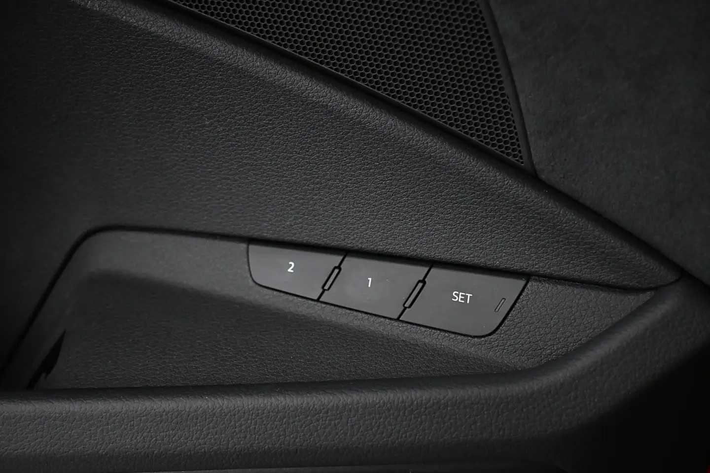Car Image - 6o3T03baz5iYasDWG9Gsho