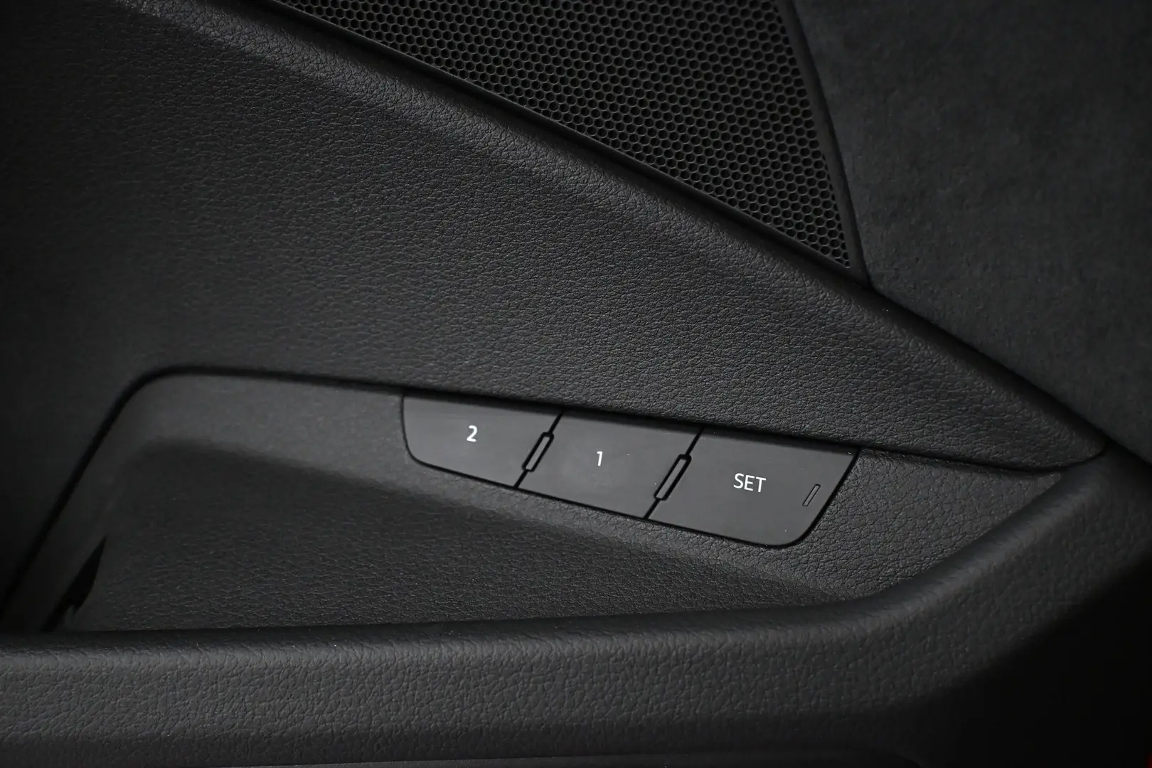 Car Image - 6o3T03baz5iYasDWG9Gsho