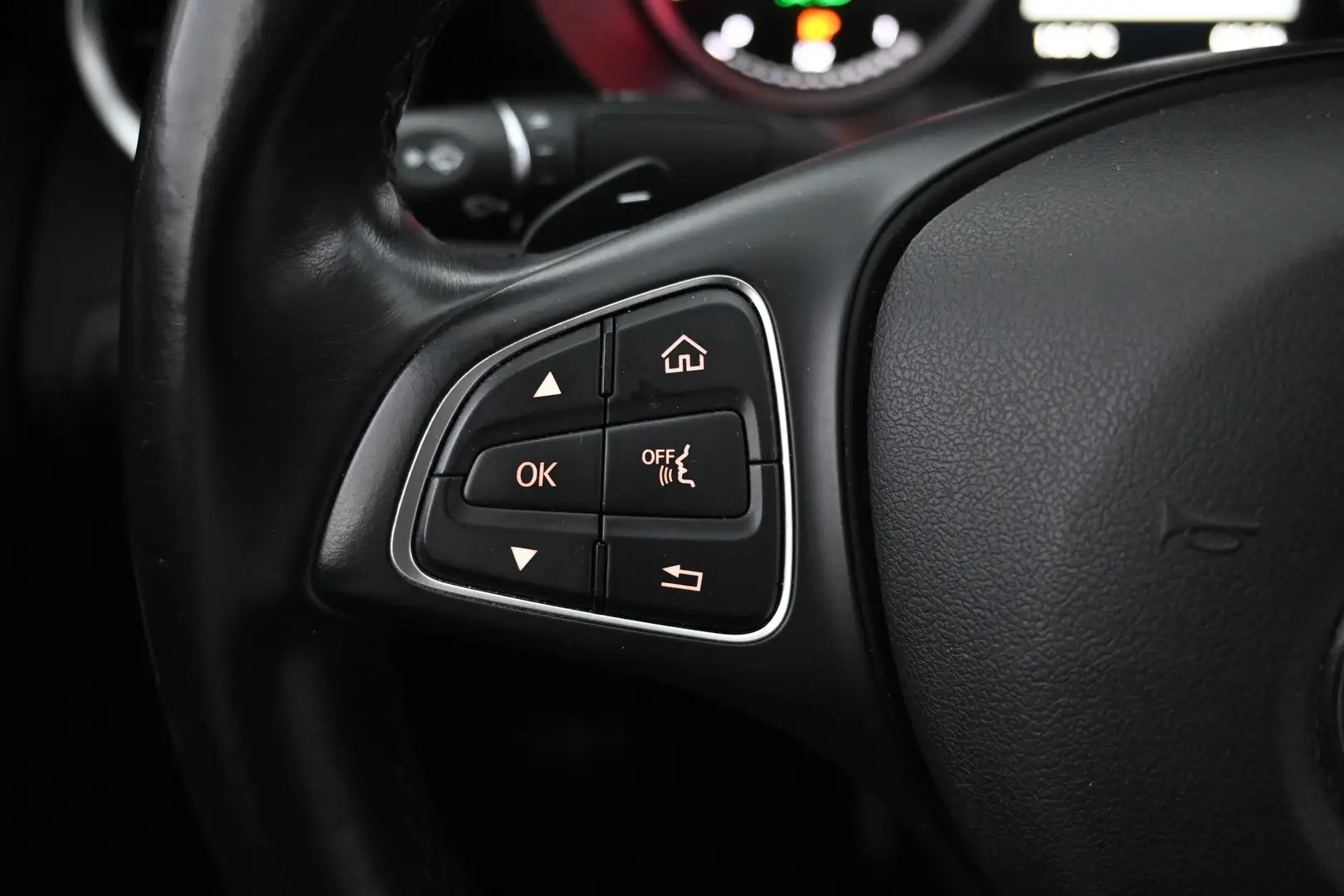 Car Image - 5j41GQu0XAtiKu8MjGRNON