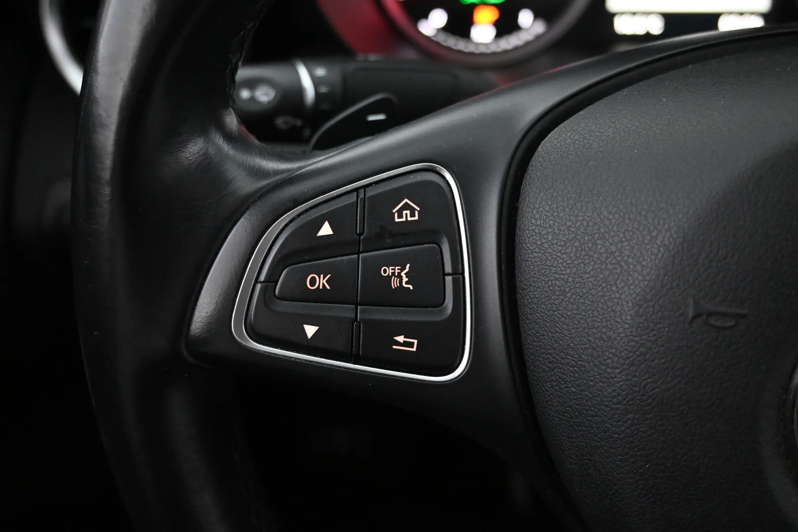 Car Image - 5j41GQu0XAtiKu8MjGRNON