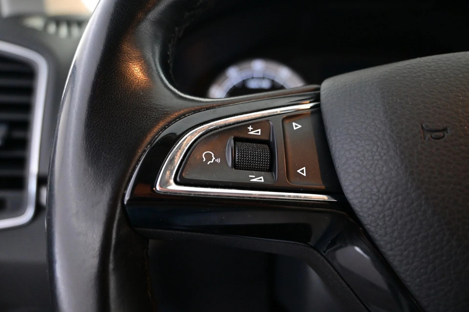 Car Image - 31d2Kky8r0bfbmi9a3x8NE