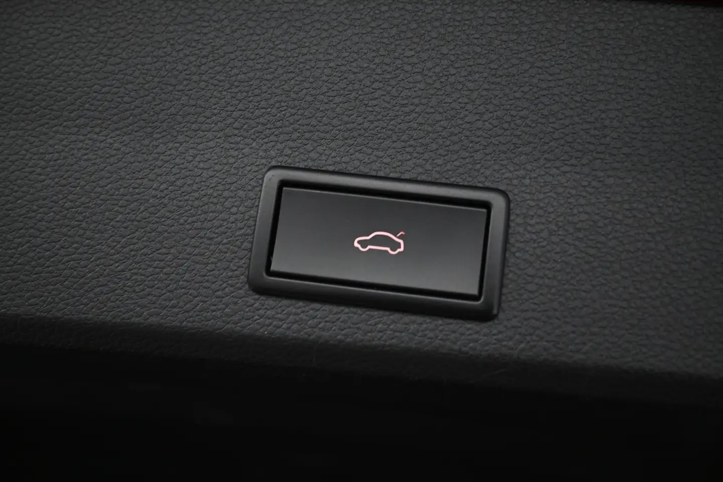 Car Image - 6N1DuB8dRPJ3tVGysPoduF