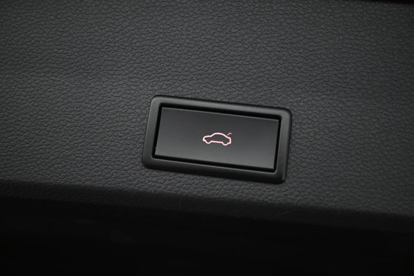 Car Image - 6N1DuB8dRPJ3tVGysPoduF