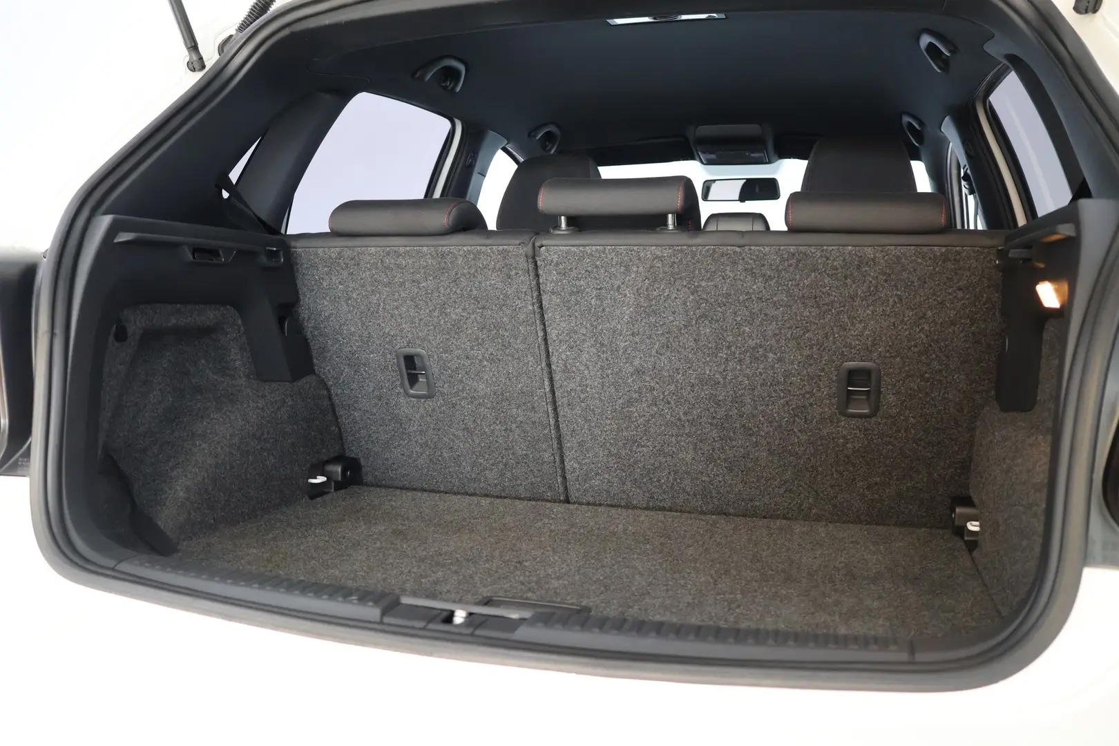 Car Image - 1INloYbLHl3CBi4khHE8AN