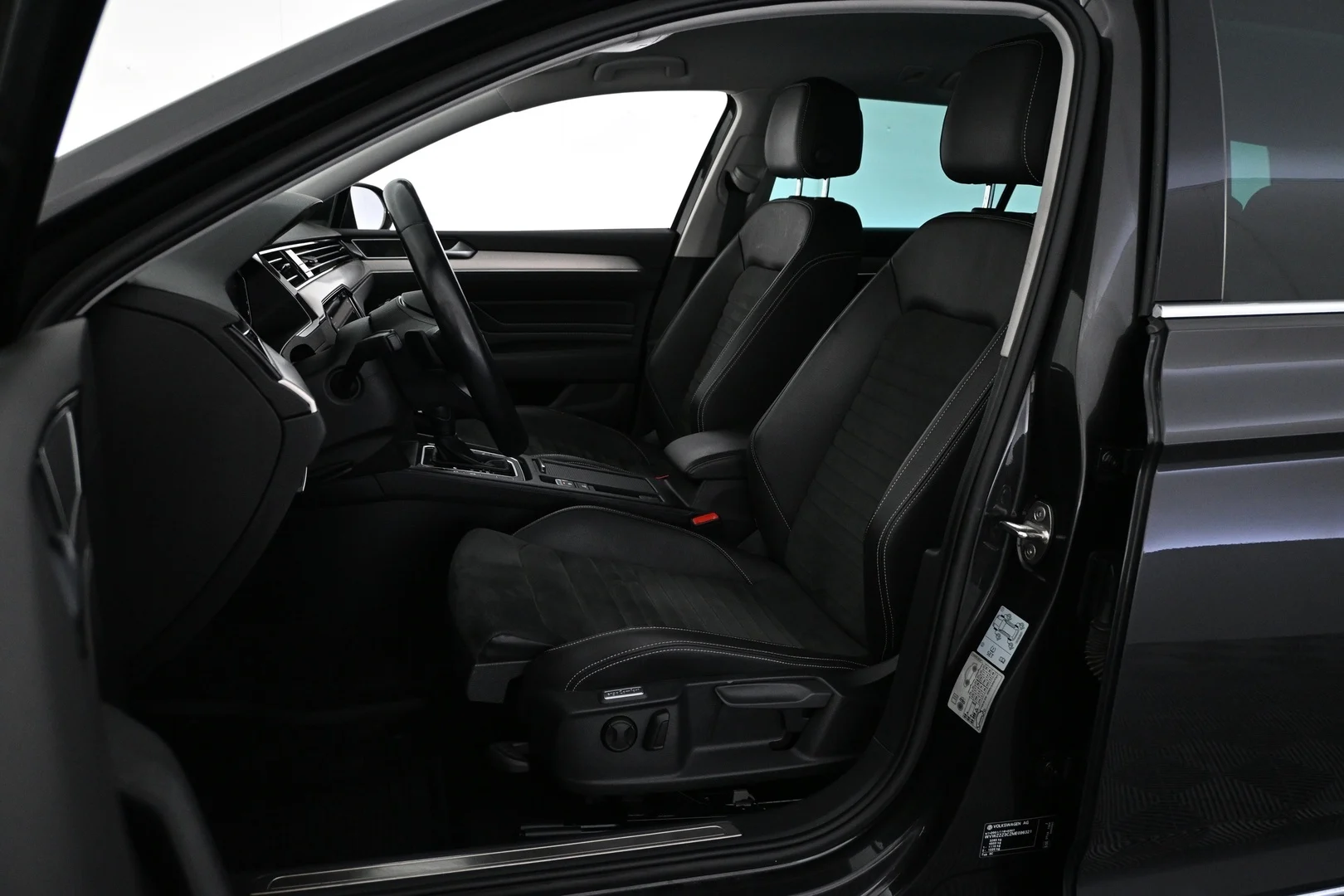 Car Image - 6GWdNznBUwsyxVcr3MGaMb