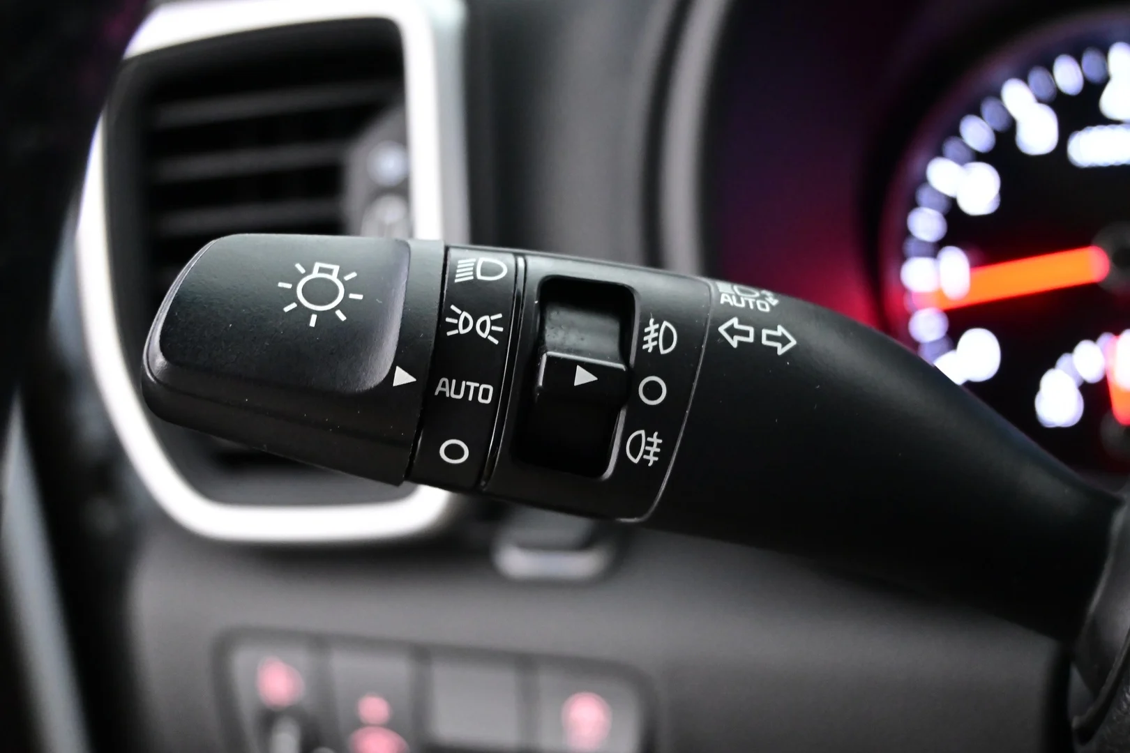 Car Image - 4gAnQzLjiN9oEIl3LR7AwU