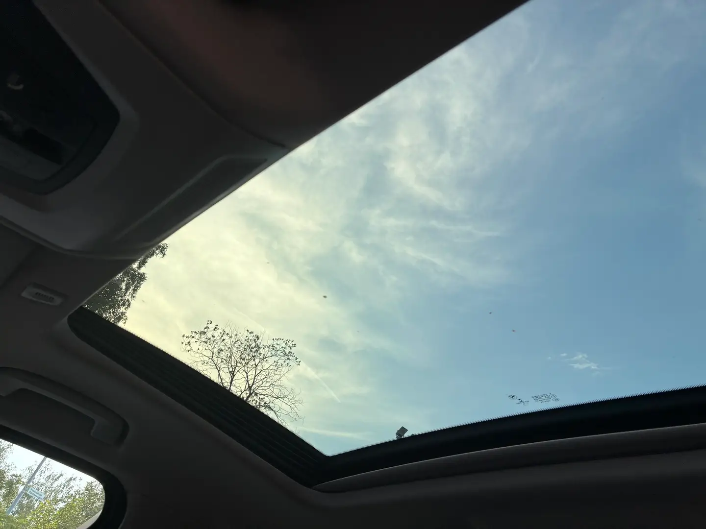 Car Image - 2xw77m5w355Yamdi1dH8NQ
