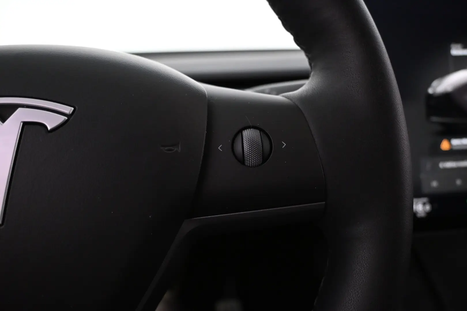 Car Image - YeU7dgEpor418BgxNPAI9