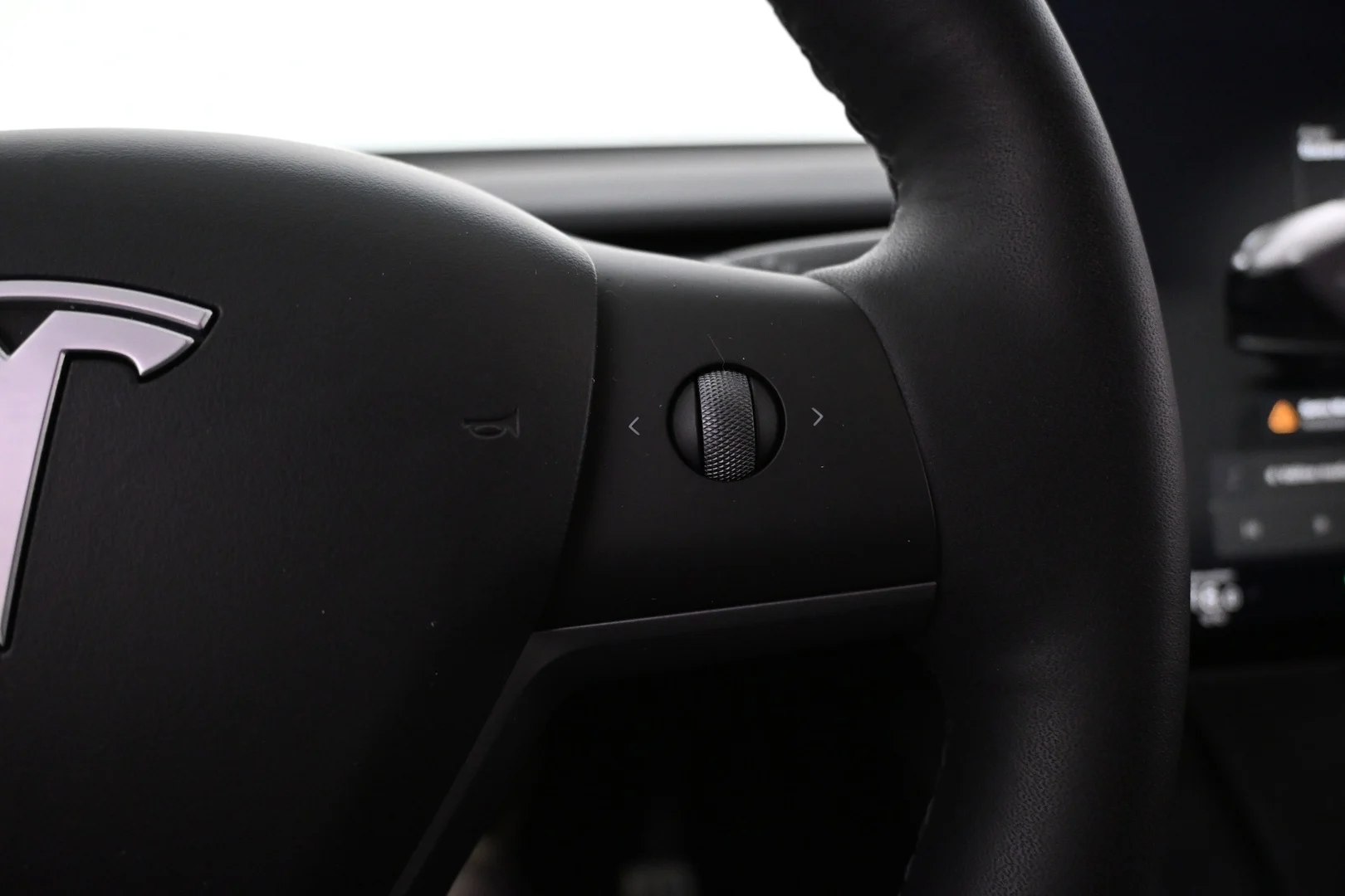 Car Image - YeU7dgEpor418BgxNPAI9