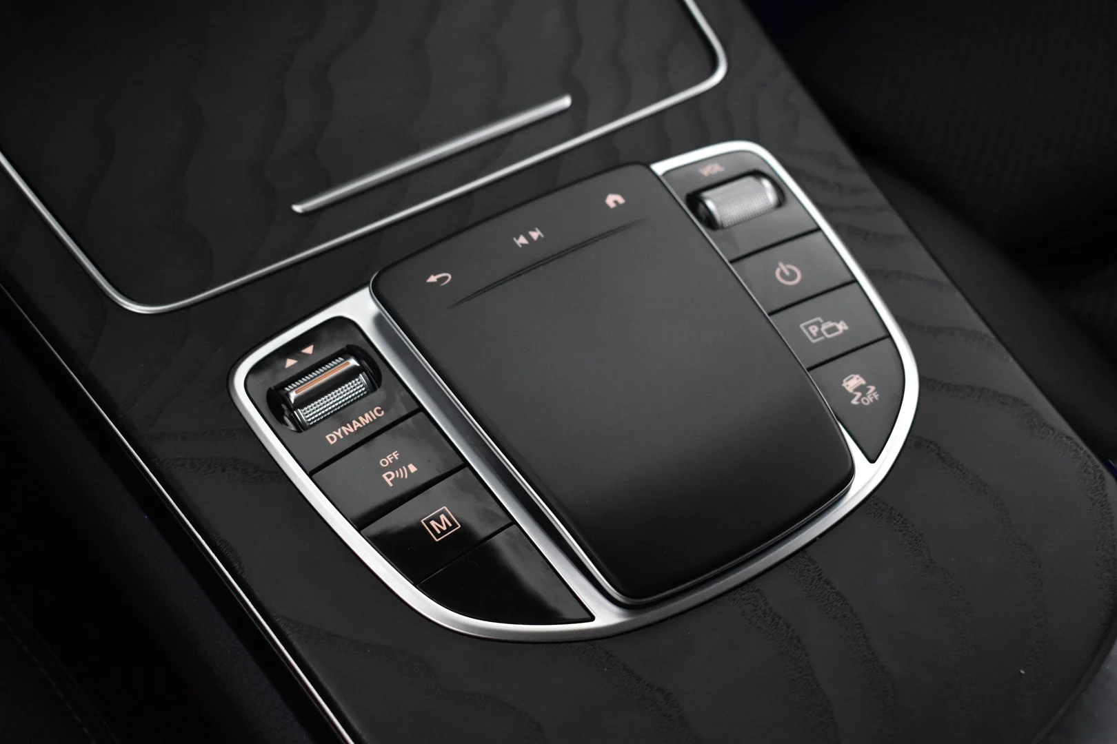 Car Image - Yl7aSWTRHJaisY7GTPGI1