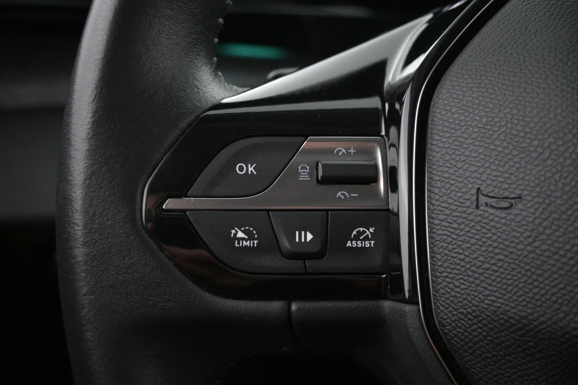 Car Image - 4JCa8KSWuYrdQiamtEX45C