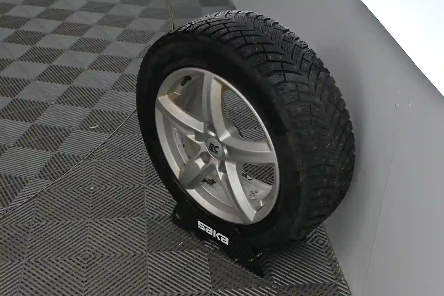 Car Image - 4evnhuysE2hLjY3RLl7IzG