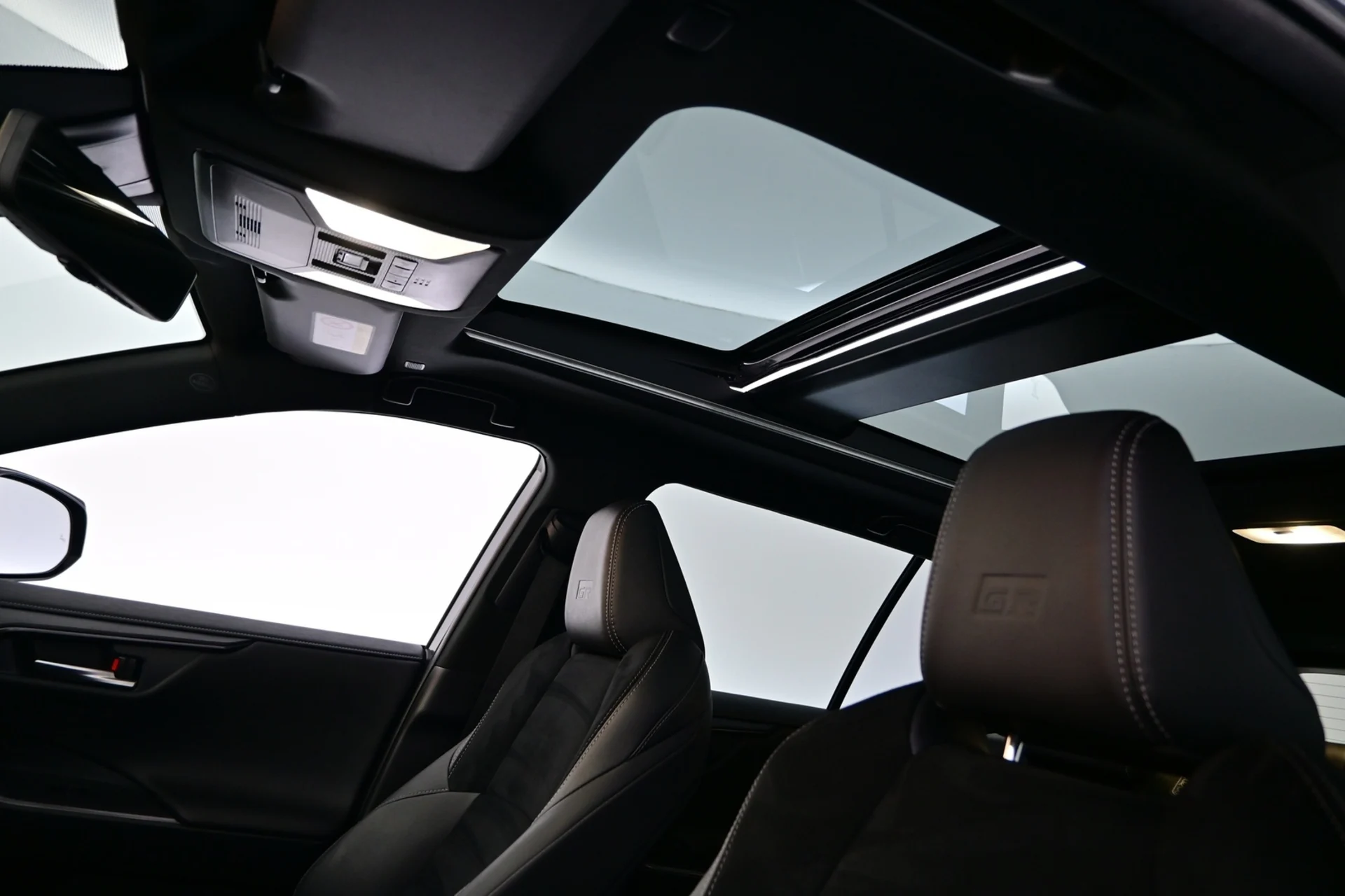 Car Image - O82hzfwIz2UhfSRkvs5rI