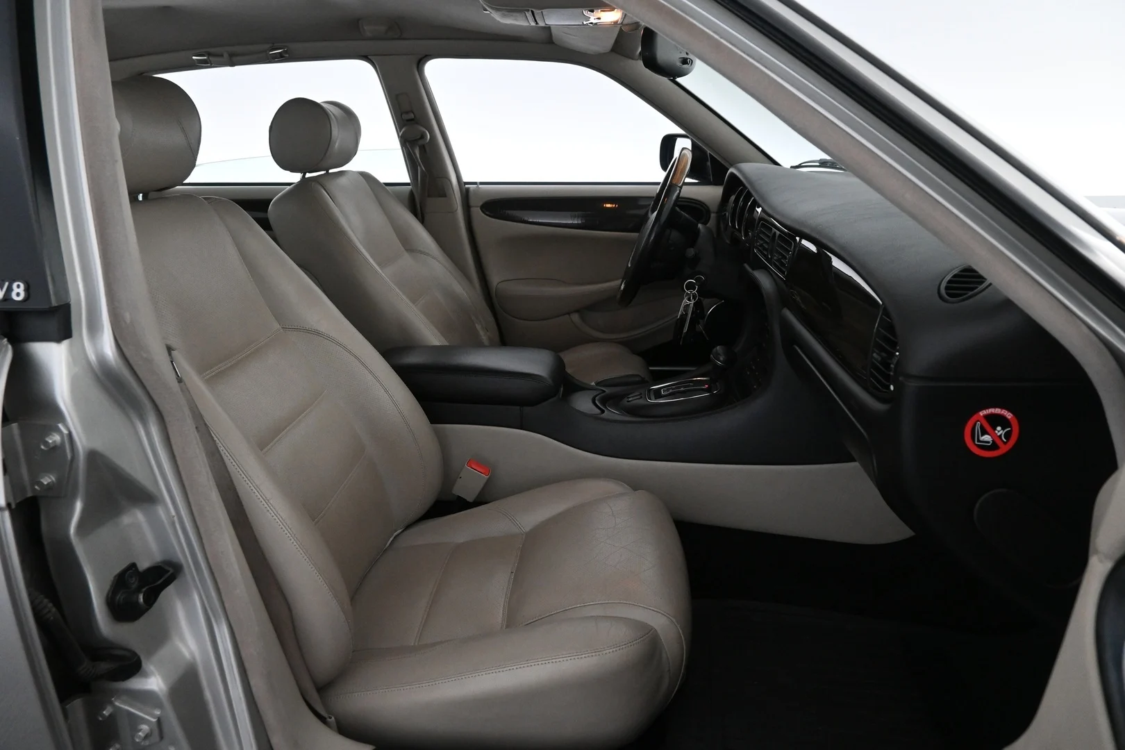Car Image - FwyJT6Ga9AAlmVO8qm1Q8