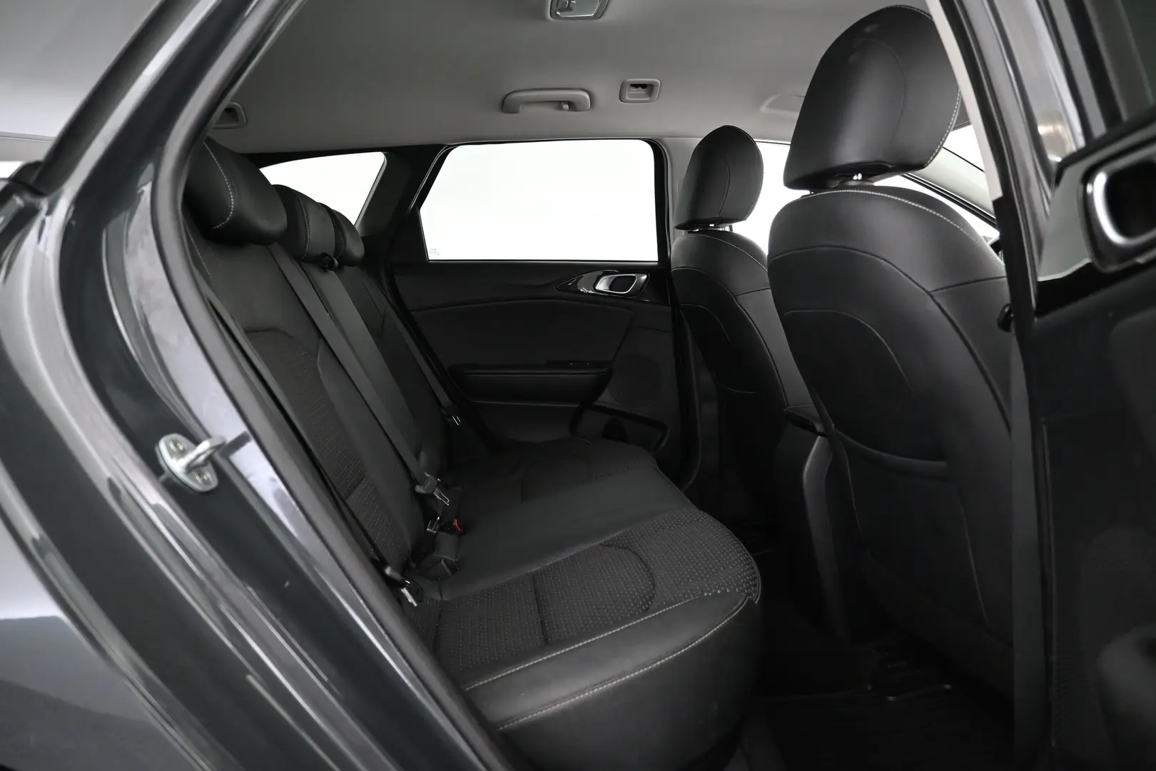 Car Image - 3KH5LOKrRfV4wihZgL7OrE