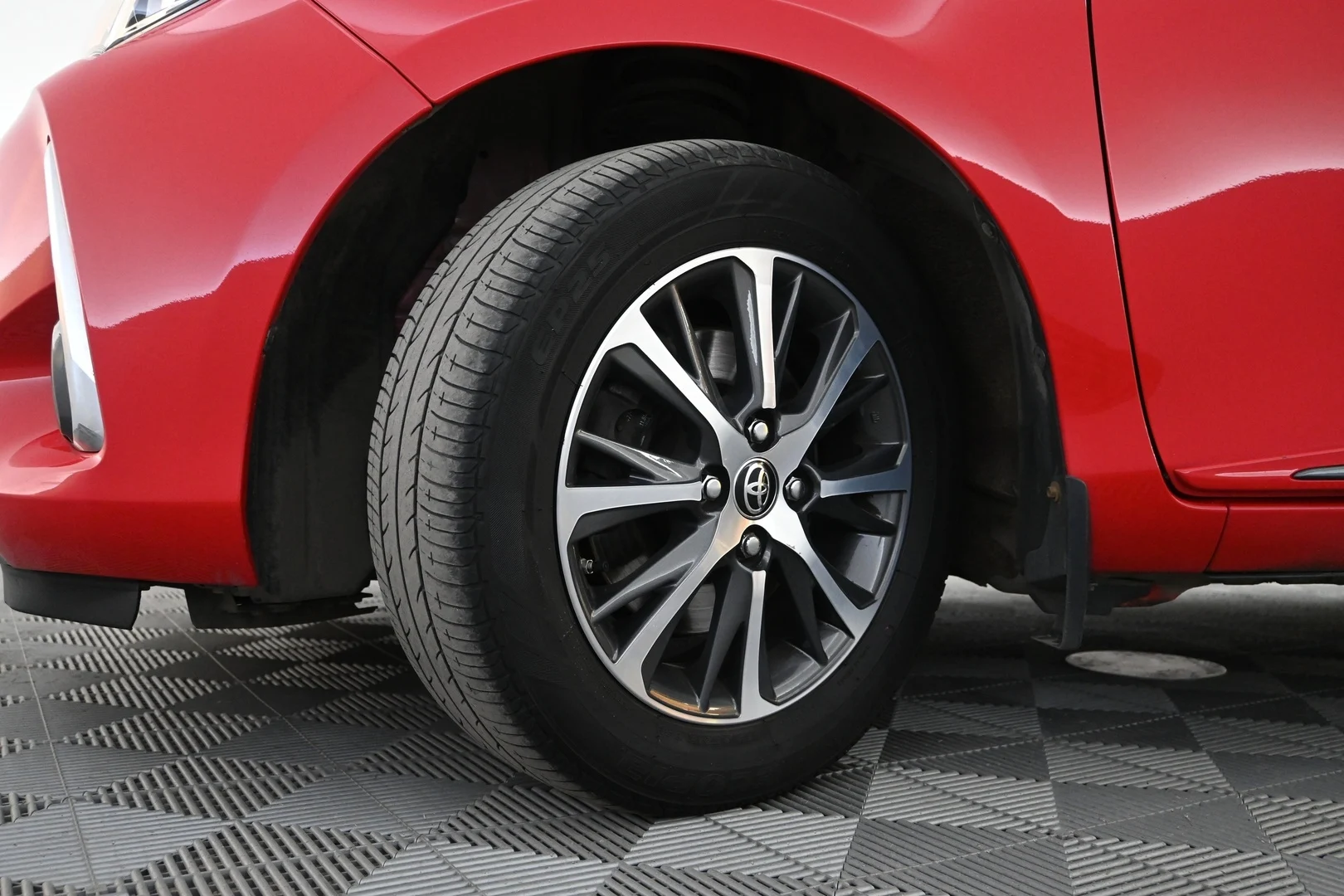Car Image - 5XEI8NEQYwTVV7zhaR6L7t