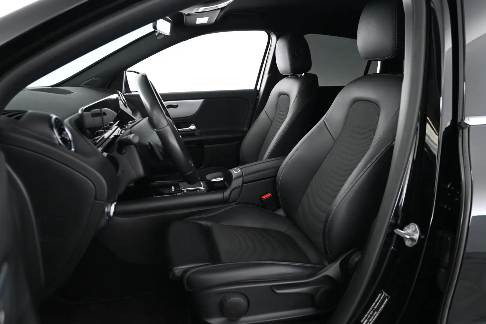 Car Image - 2vpzMU9ji5DsbtIxlaNFxr