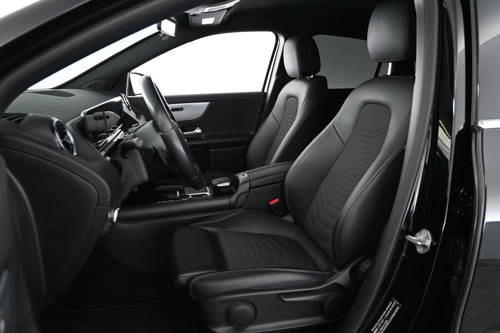 Car Image - 2vpzMU9ji5DsbtIxlaNFxr