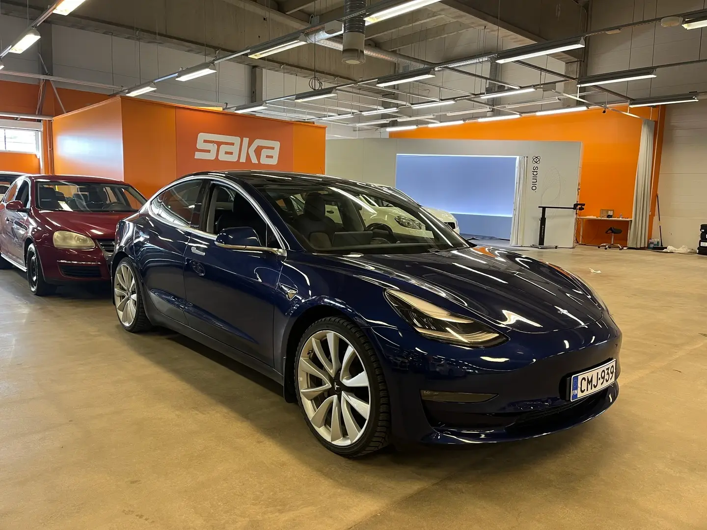 Car Image - 26B0eR7Xux1d9FNwlGEPmd