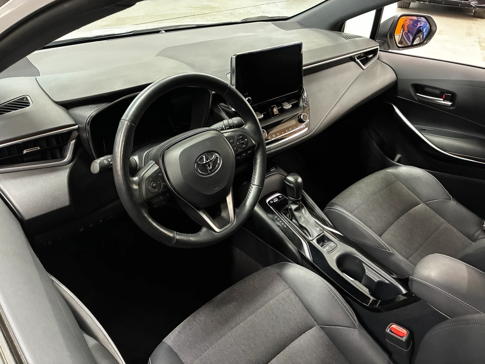 Car Image - 1Y1NWPxjcVLlv4v0M5nQcl
