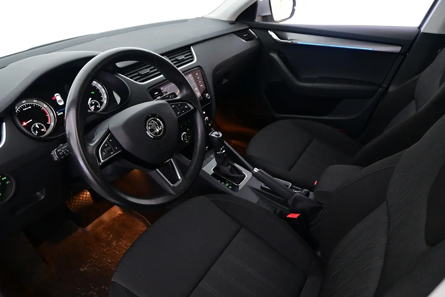Car Image - Iy3yJM8V4h9xhr17REdd4