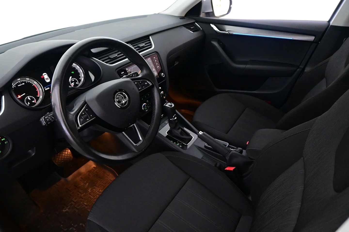Car Image - Iy3yJM8V4h9xhr17REdd4