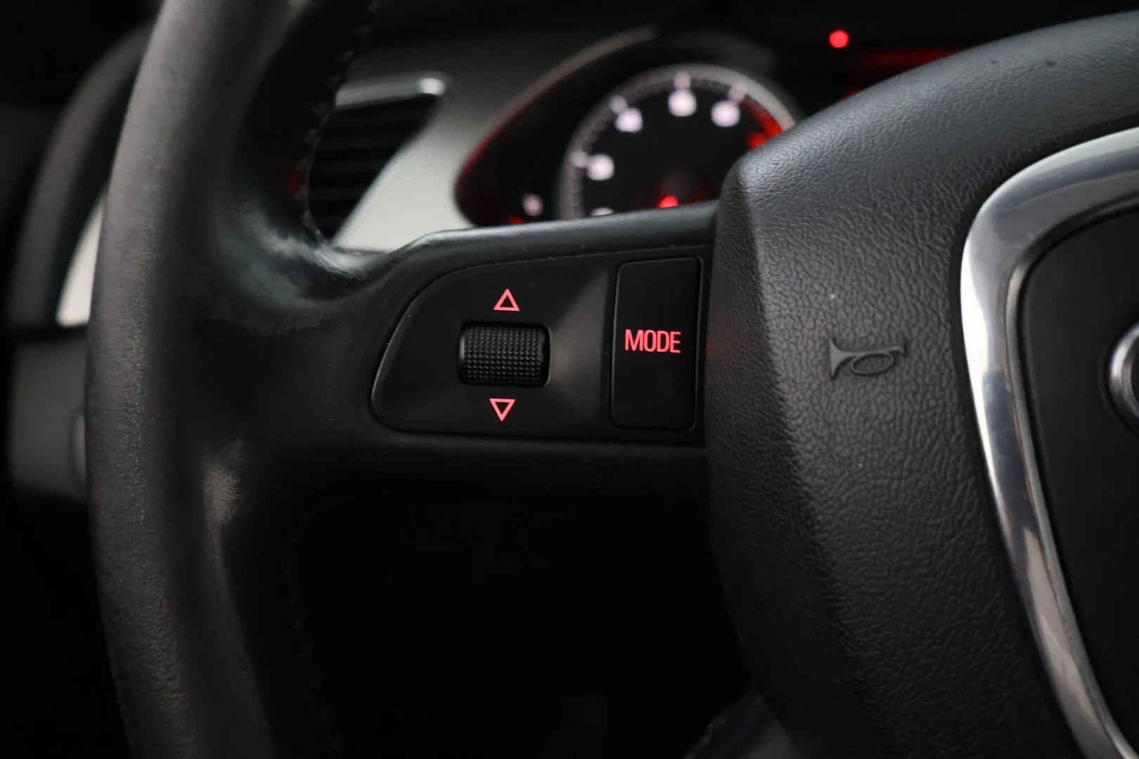 Car Image - 4SvhZ1CYlYTE49sXUQfoF