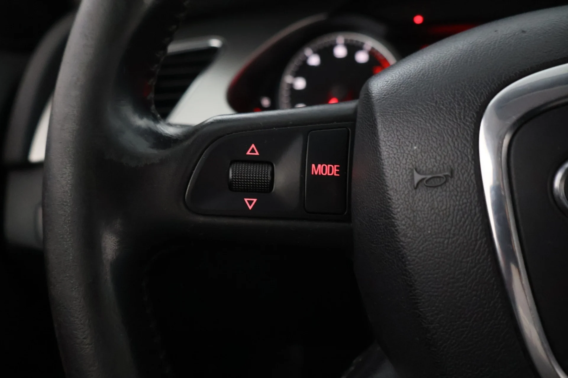 Car Image - 4SvhZ1CYlYTE49sXUQfoF