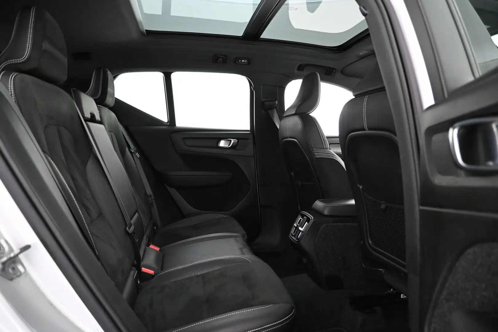 Car Image - NXDdqeLKEf2w9dWDUbJmP