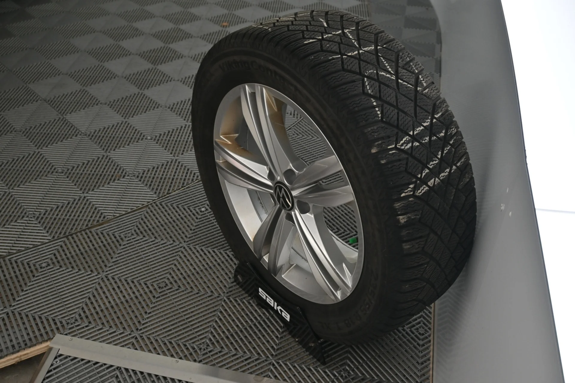 Car Image - 1MDQMv69anjWhttmJ2tJaQ