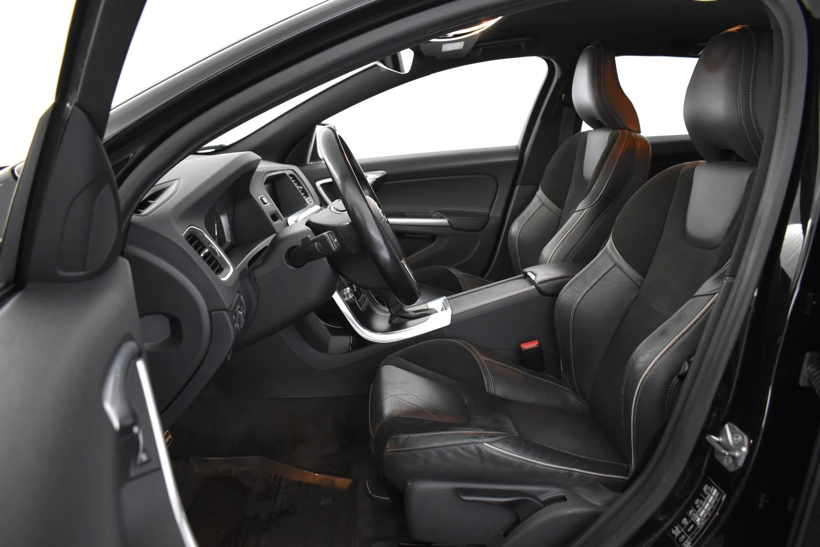 Car Image - 2LoLMakDpCucJZ8SV8nhn4