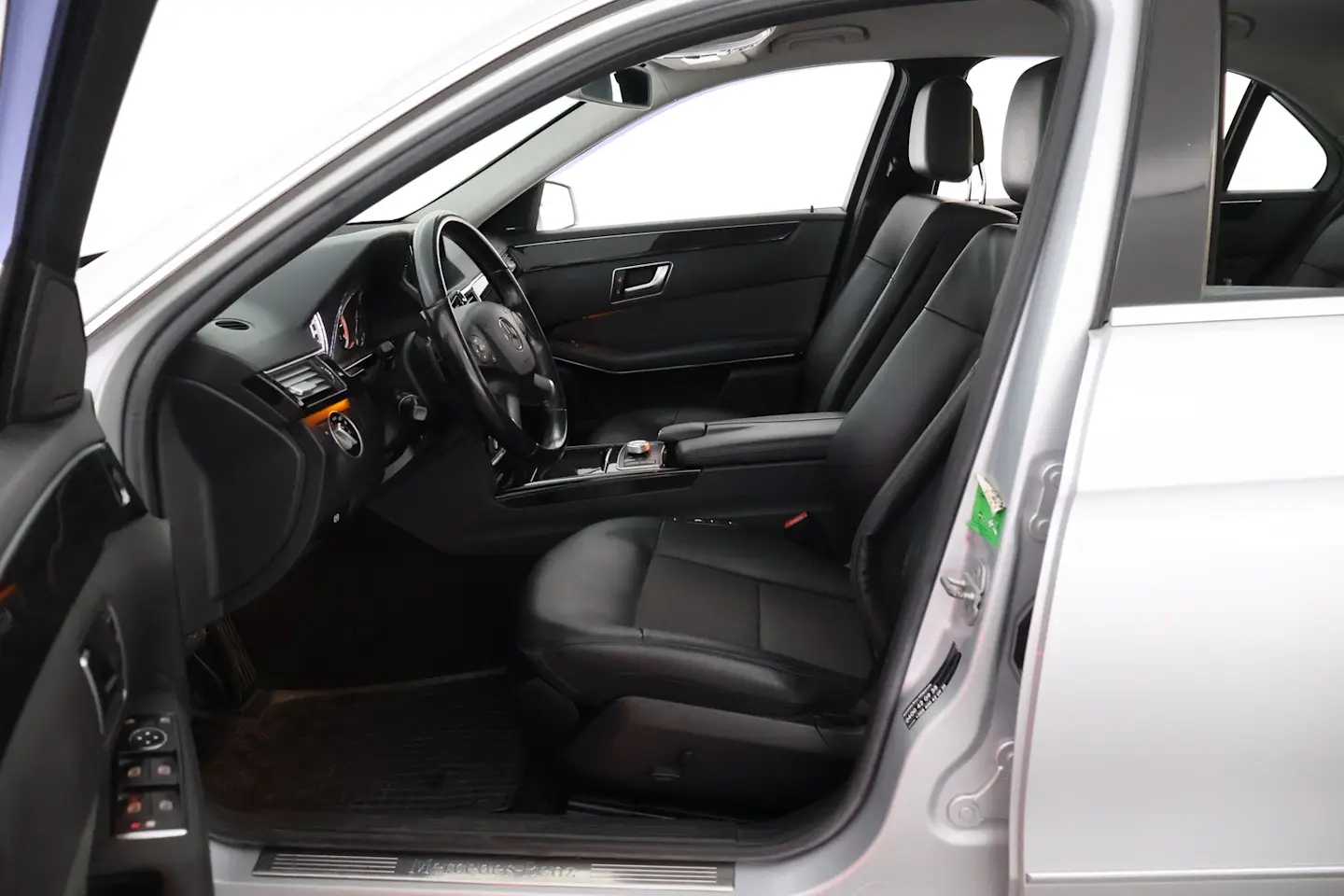 Car Image - 5M5KzdrU7aPhcvEv6EBpM8