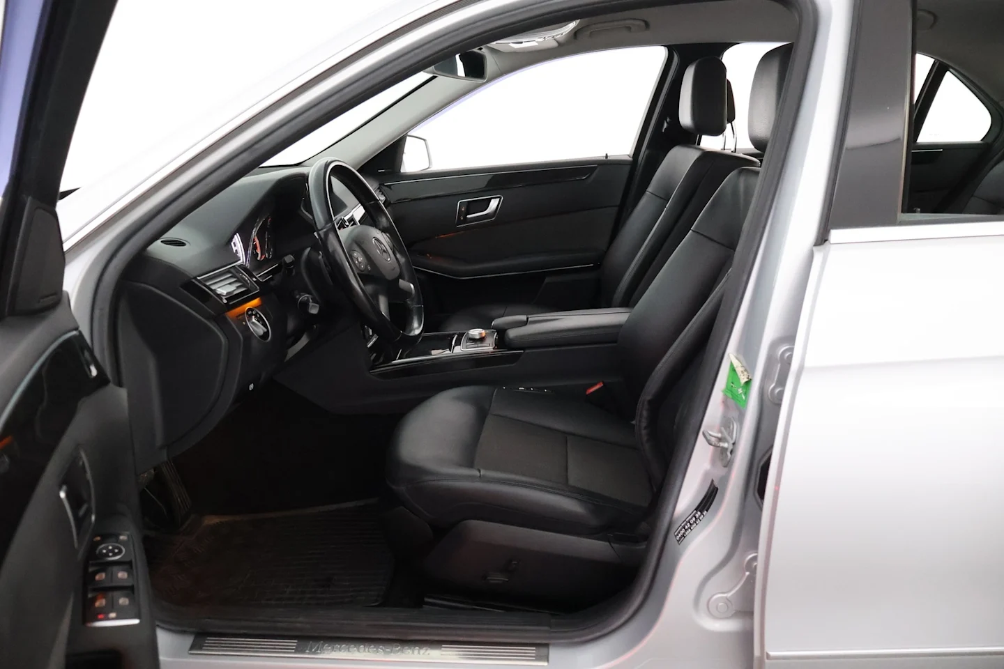 Car Image - 5M5KzdrU7aPhcvEv6EBpM8