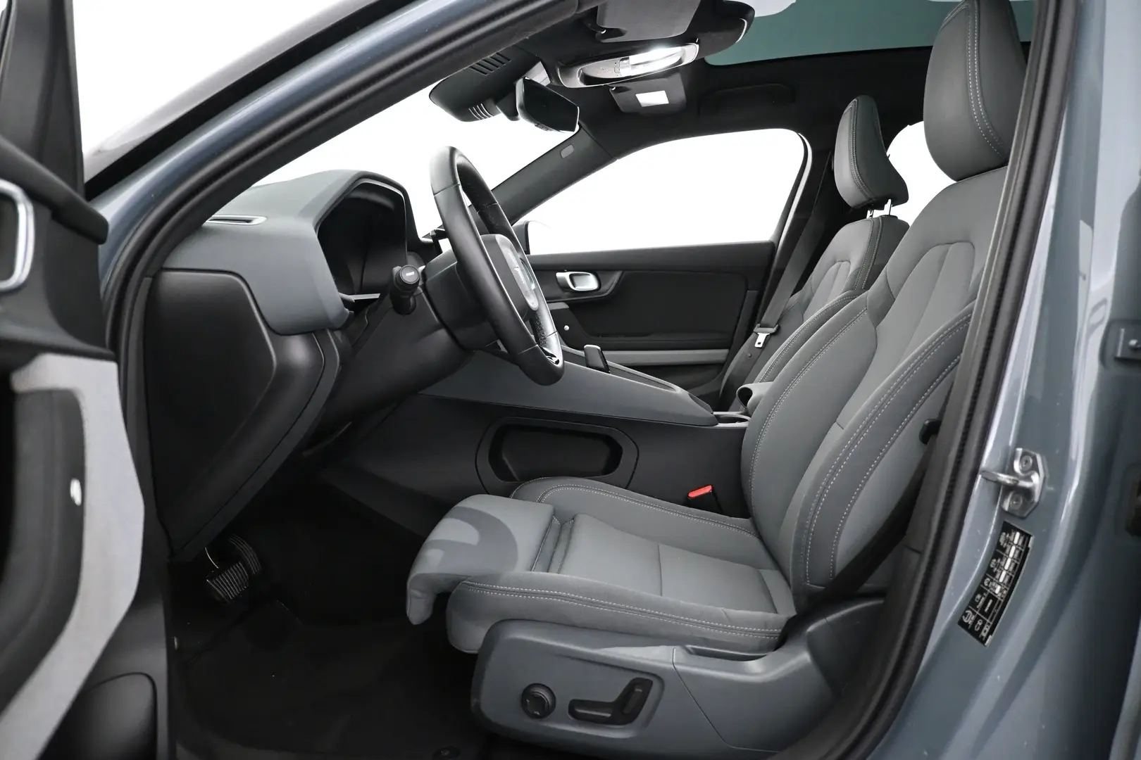 Car Image - 2z3IqYHwVySljFR8D37YjR