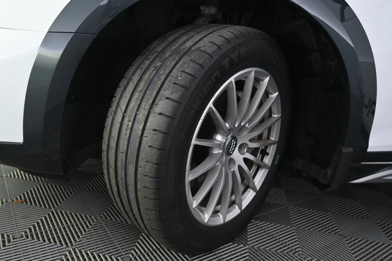 Car Image - 4Sk2l5YsqCTsvWcur196Ix