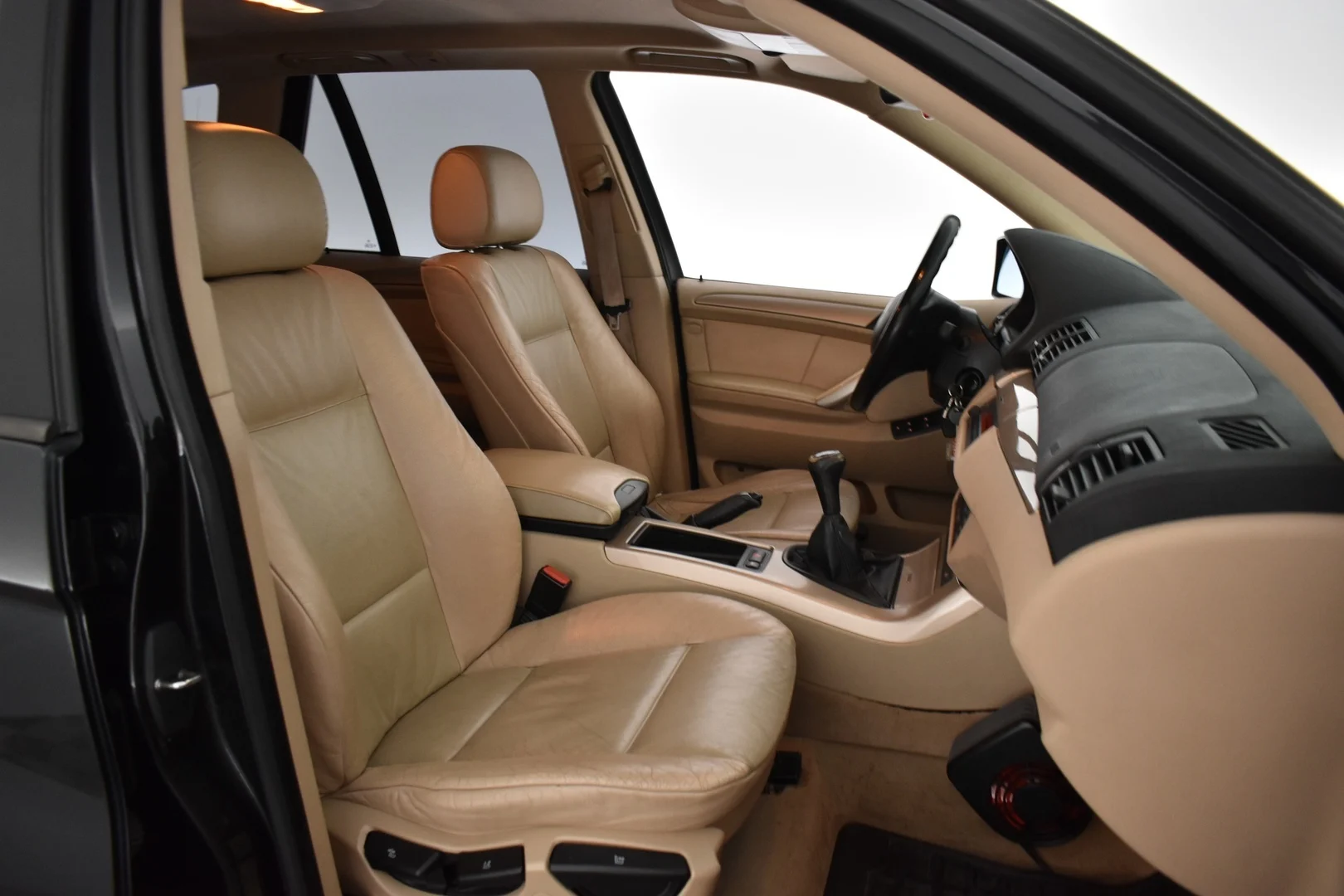 Car Image - qJJAbVsUSFxpIl1uqEHyS