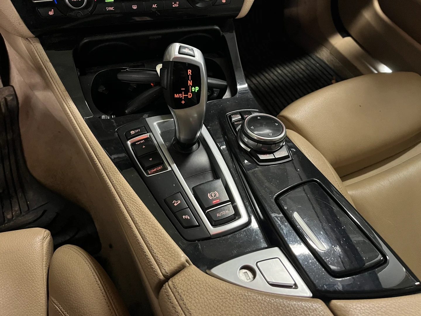 Car Image - 2fN4NNXbVUr76pgsiomLPx