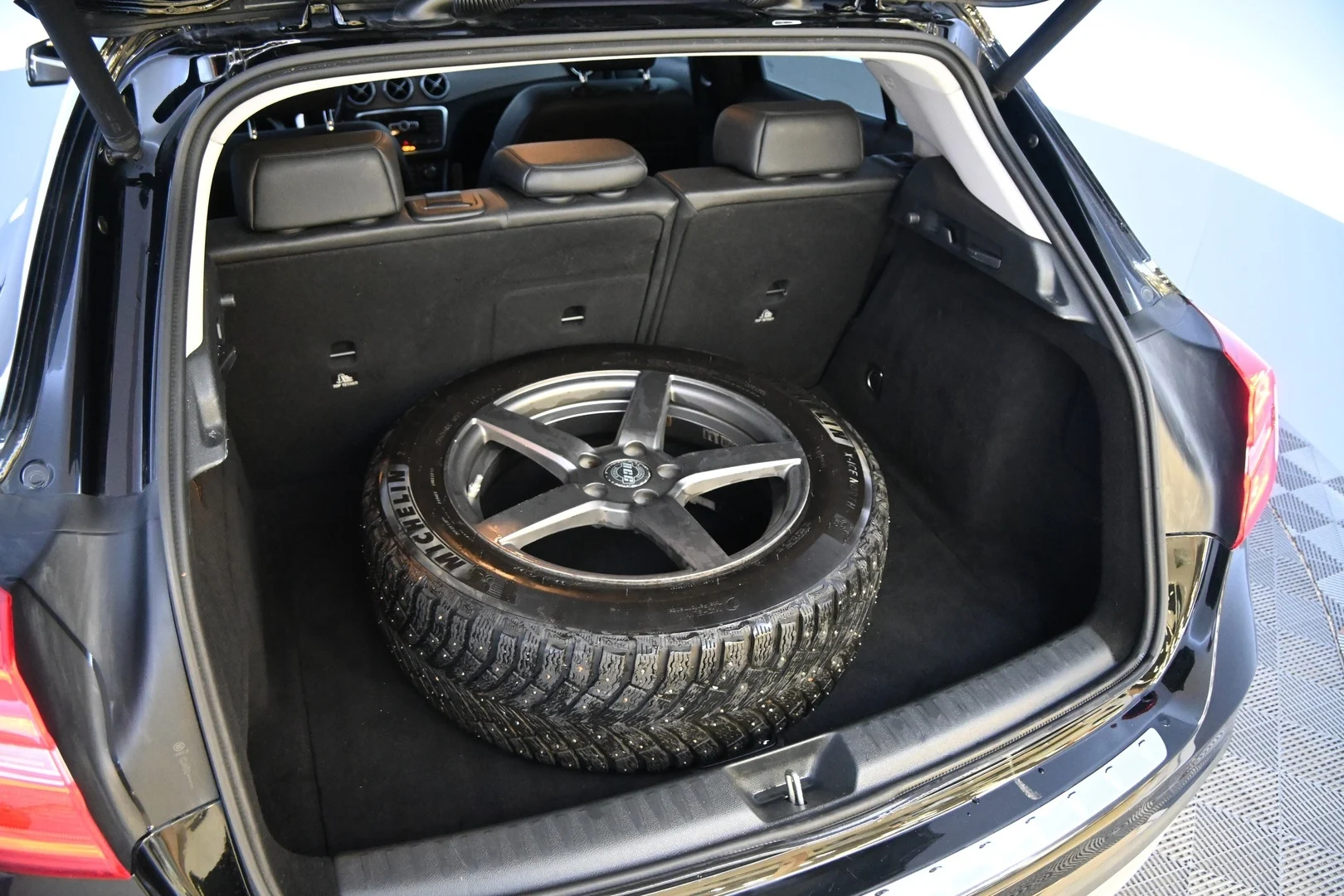 Car Image - 5Zr5NtqZt8tZWs1wMDA8FQ