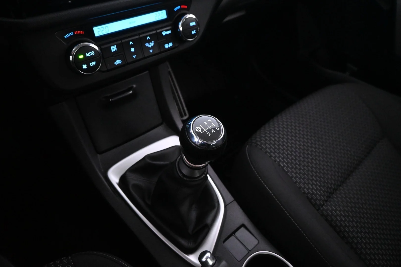 Car Image - 352tLa0KM1xLzKS5JYaJaX