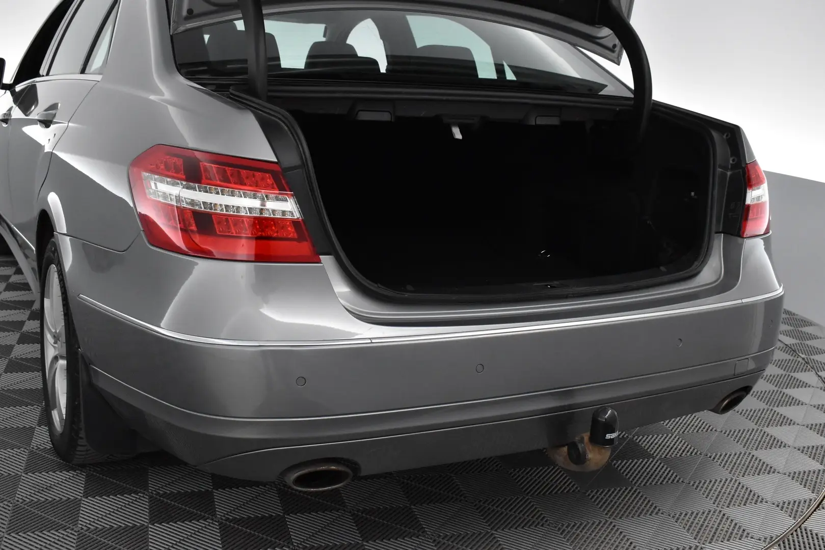 Car Image - 49Q7n0DGQaDk9OgkAkIR8x