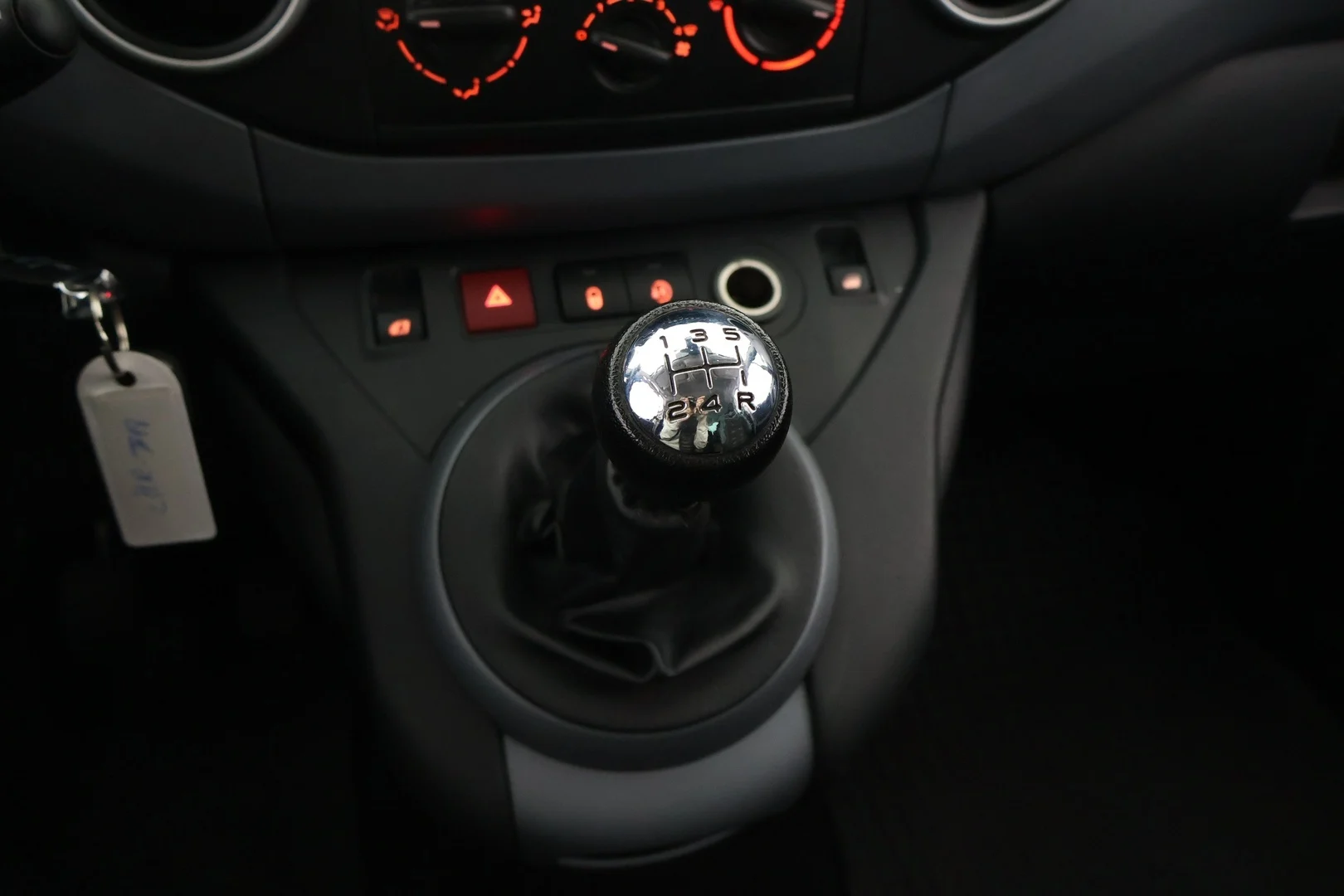 Car Image - 5FeFB9sGkJ6ils7cfDZoVn