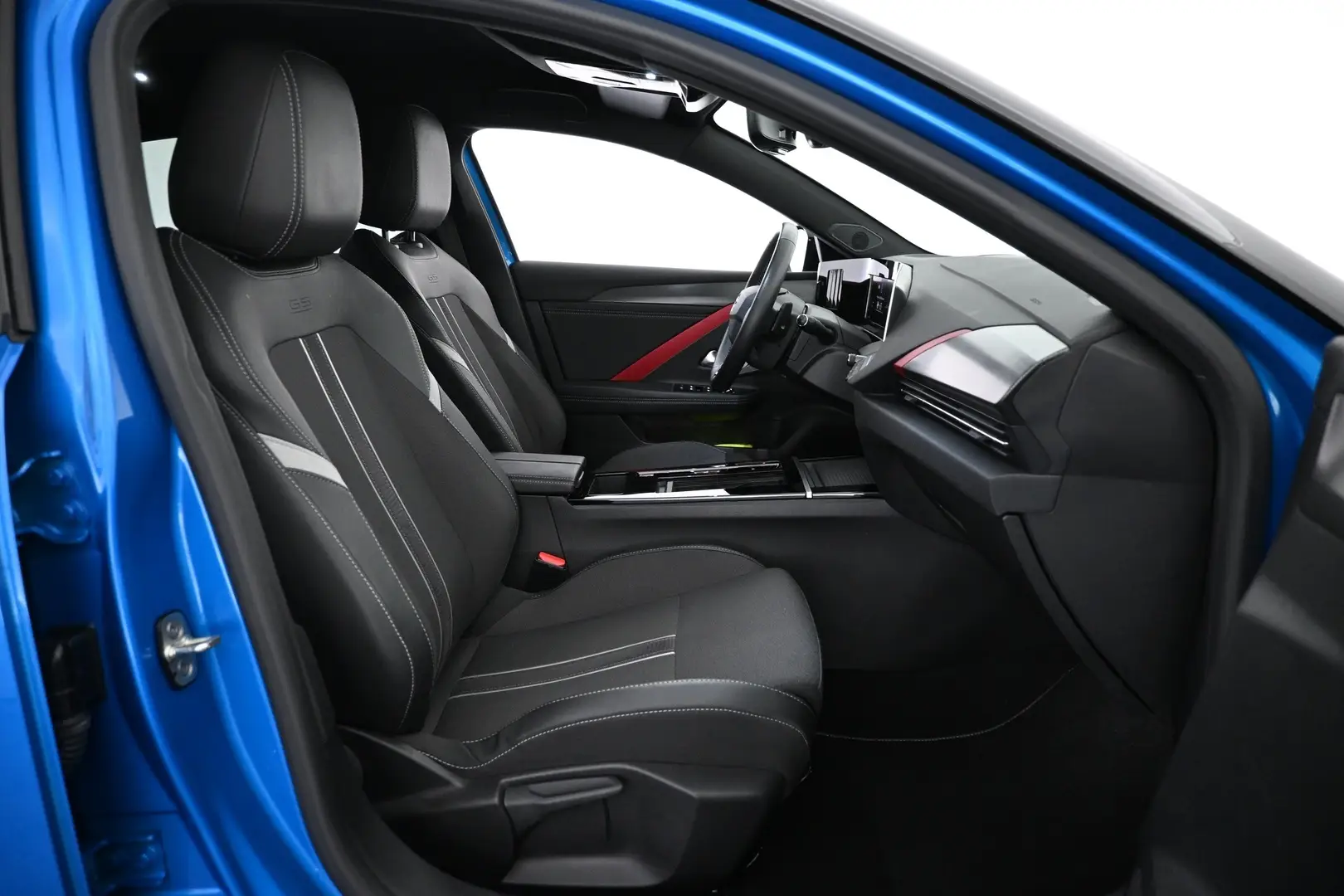 Car Image - oAJ9qpySy96LXucEzympd