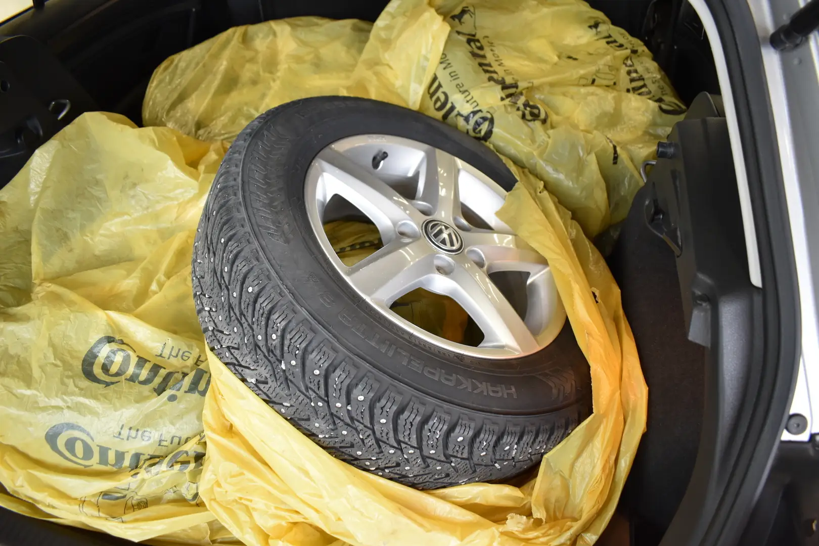Car Image - 8ii8hJlOgTX27cHyjbS9l