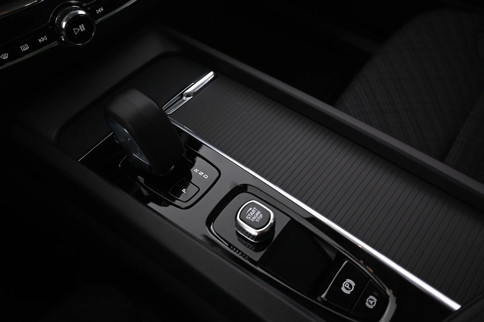 Car Image - 39lphmY5GKgzL99d33mx90