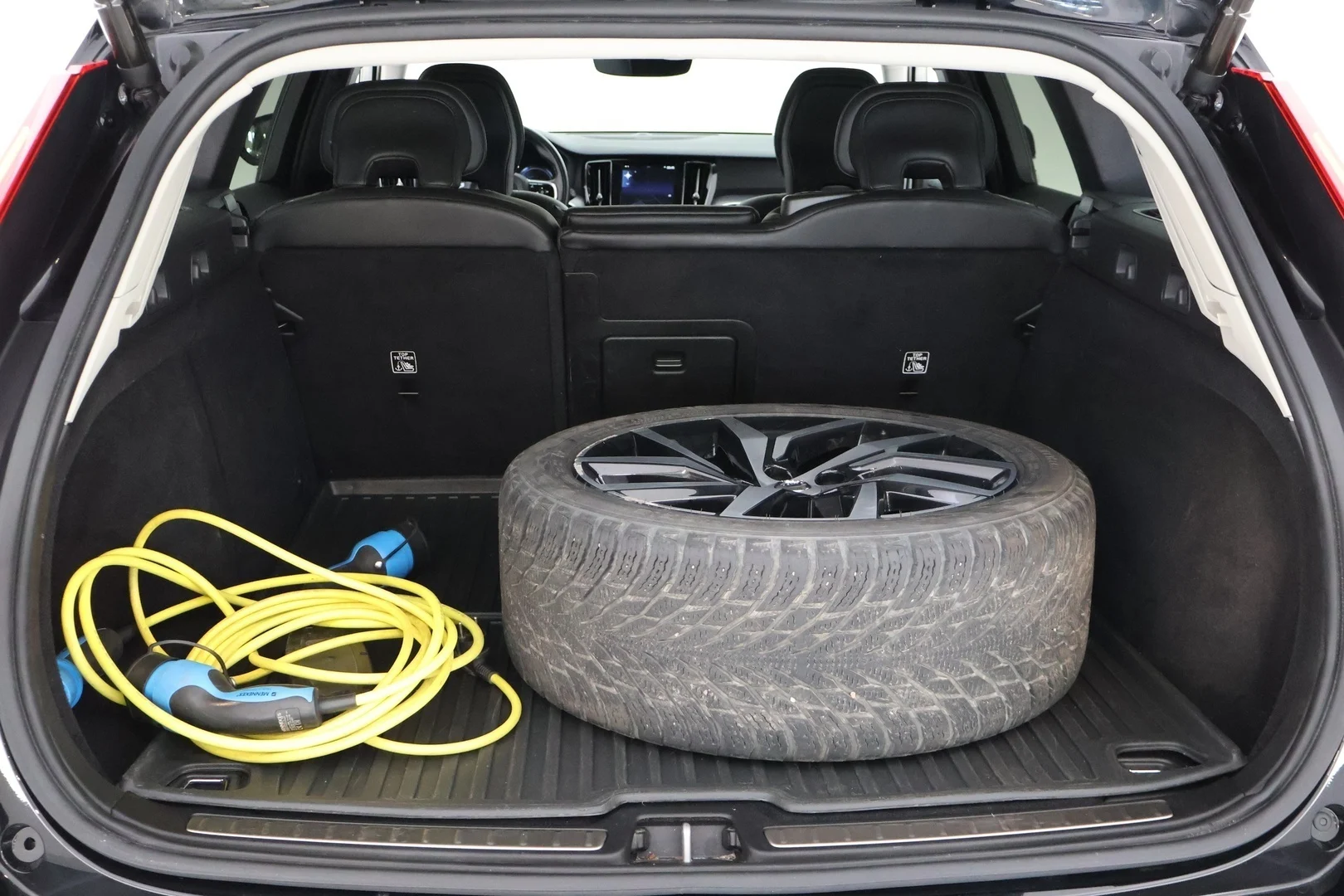 Car Image - 7HbRmK4iwWCt7UxQaiUrYh