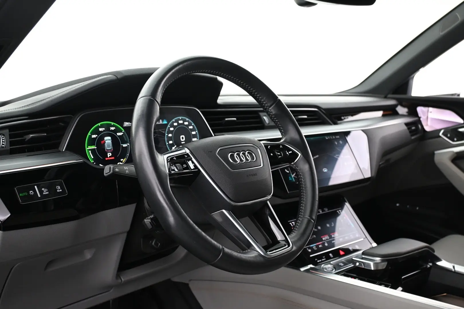 Car Image - 5tI86P4IYCglB5Gz8T0IeF