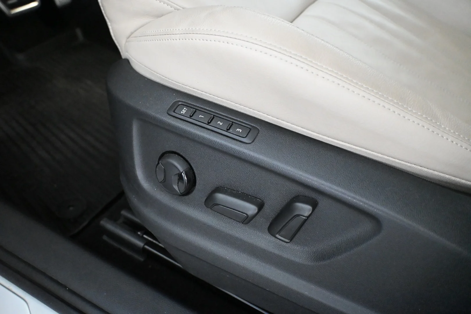 Car Image - 2g1kbCqL9aToLBuHuPmHzk