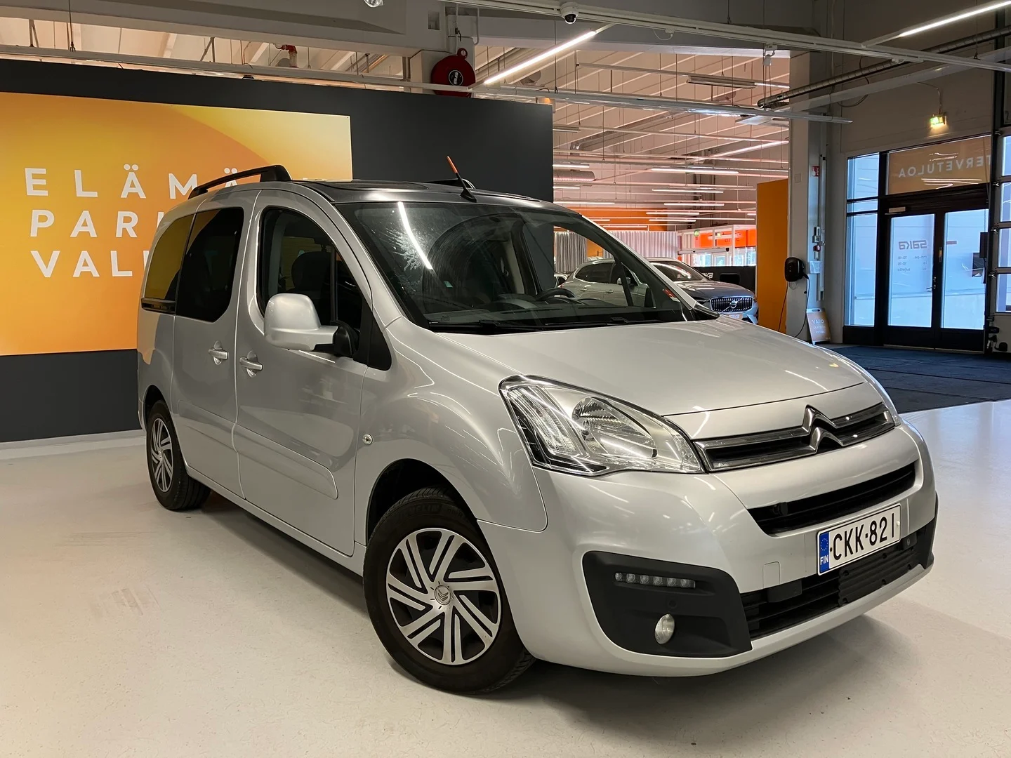 Car Image - 4uqXq1a98Zolva90HQLhQk