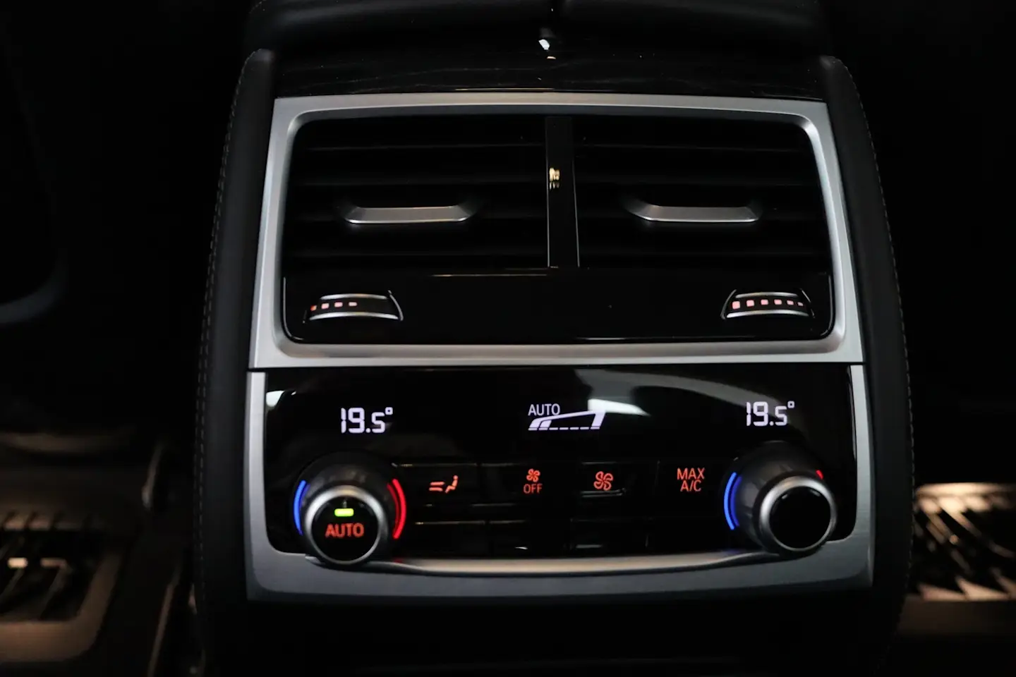 Car Image - 4n5DGxEY0OZAcxM1u6HMUb