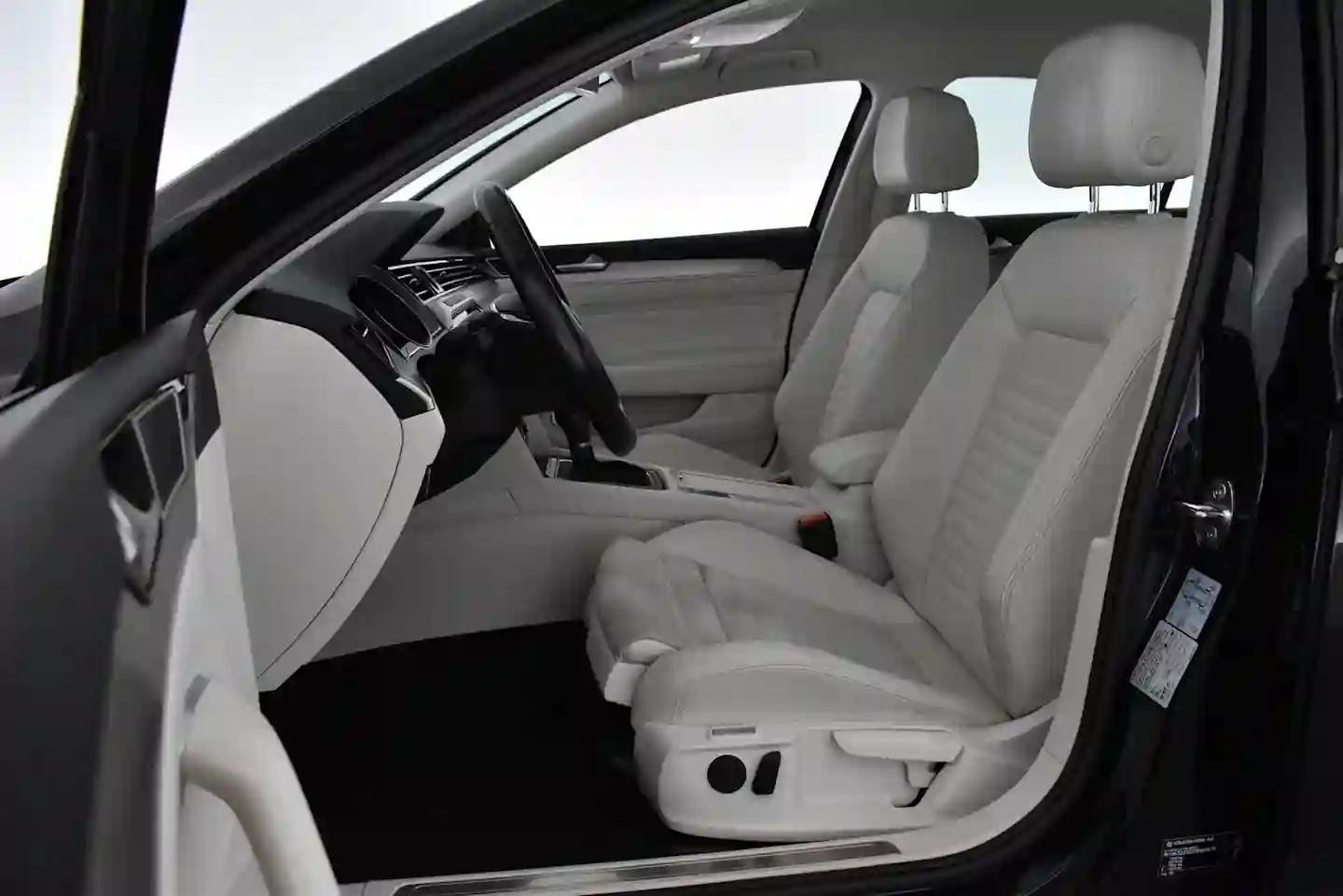 Car Image - 2WUqjJxNvNTb2IpkZjJCW4